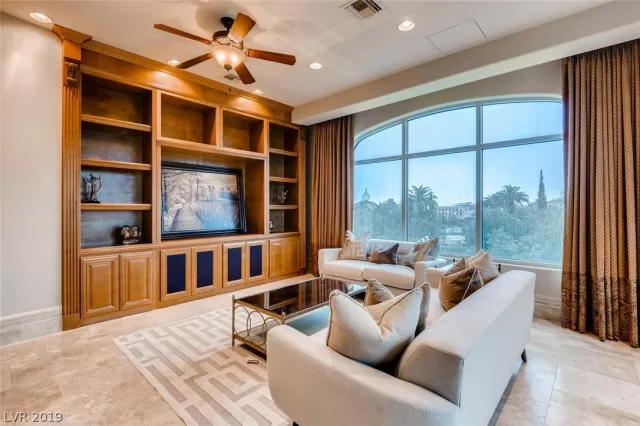 MLS: 1962452 Condo For Sale