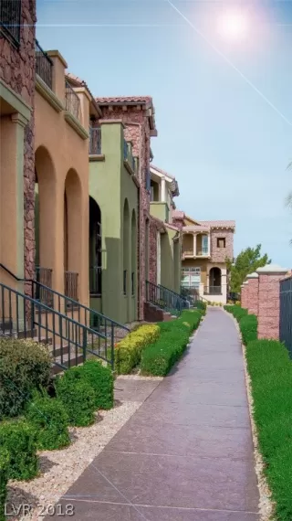 Photo #5: 1976958 Listing