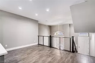 Photo #5: 1979437 Listing