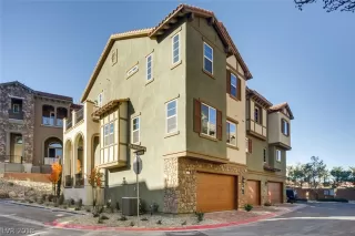 Photo #1: 1979440 Listing