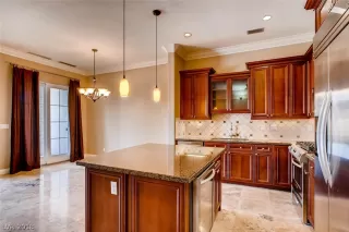 Photo #5: 1981698 Listing