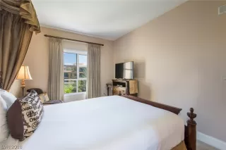 Photo #5: 1986437 Listing