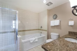 Photo #6: 1986437 Listing