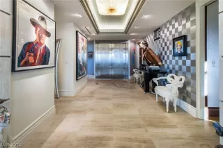 Photo #1: 2002564 Listing 