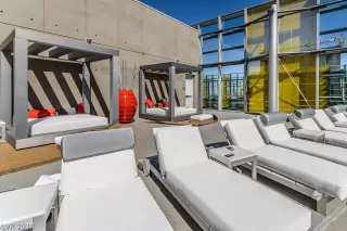 Photo #6: 2004884 Listing