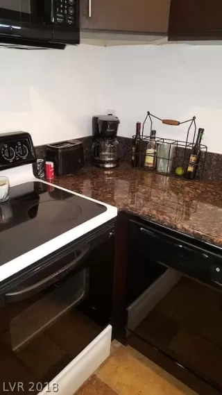 Photo #3: 2009029 Listing 