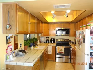 Photo #5: 2014315 Listing