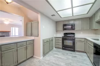 Photo #4: 2017221 Listing