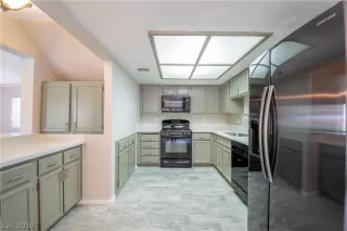 Photo #6: 2017221 Listing