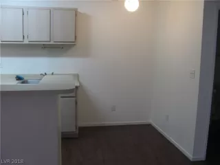 Photo #4: 2018043 Listing 