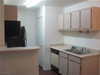 Photo #5: 2018043 Listing 