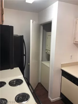 Photo #6: 2018043 Listing 