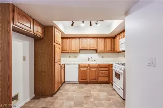 Photo #1: 2020941 Listing 