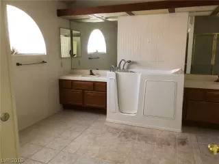 Photo #4: 2028191 Listing 