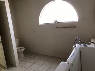 Photo #6: 2028191 Listing 