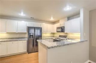 Photo #3: 2029668 Listing