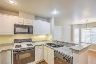 Photo #6: 2029668 Listing