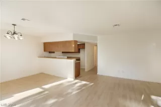 Photo #6: 2029829 Listing