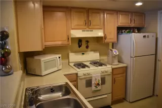 Photo #6: 2030562 Listing 