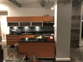 Photo #5: 2031247 Listing