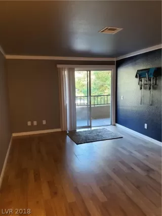 Photo #5: 2032161 Listing