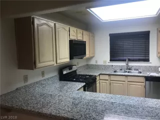 Photo #5: 2032835 Listing