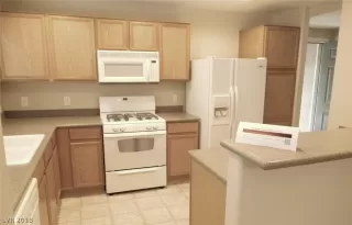 Photo #4: 2032893 Listing