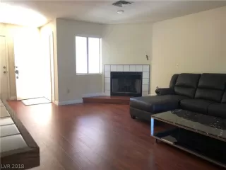 Photo #4: 2033161 Listing