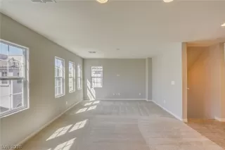 Photo #3: 2033388 Listing