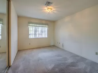 Photo #5: 2033411 Listing