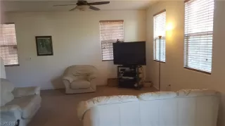 Photo #3: 2033934 Listing