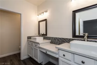 Photo #4: 2037264 Listing
