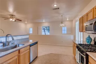 Photo #1: 2038100 Listing 