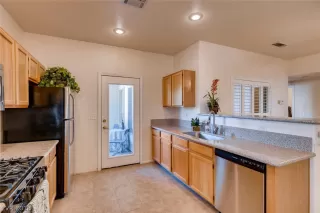 Photo #2: 2038100 Listing 