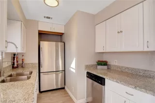 Photo #5: 2038138 Listing 