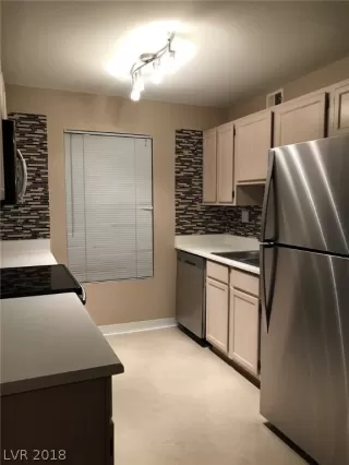 Photo #3: 2038149 Listing