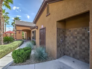 Photo #3: 2038685 Listing