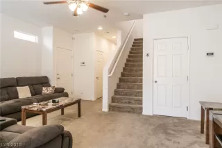 Photo #3: 2038799 Listing