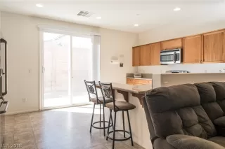 Photo #4: 2038799 Listing