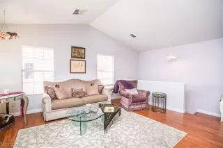 Photo #3: 2038860 Listing