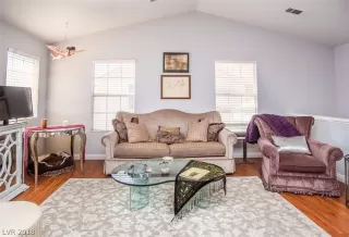 Photo #4: 2038860 Listing