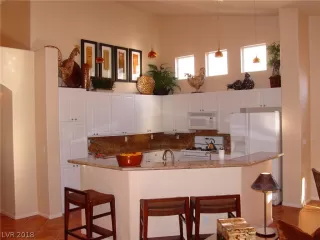 Photo #5: 2038868 Listing 