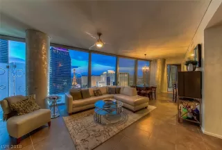 Photo #5: 2038928 Listing 