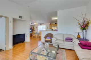 Photo #5: 2040072 Listing