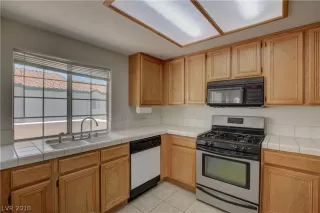 Photo #5: 2040117 Listing 