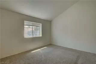 Photo #6: 2040117 Listing 