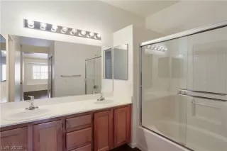 Photo #2: 2040423 Listing