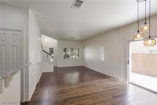 Photo #4: 2040423 Listing