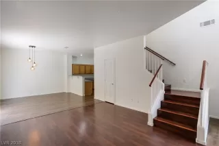 Photo #5: 2040423 Listing