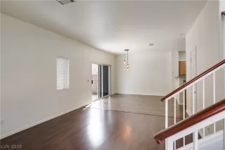 Photo #6: 2040423 Listing